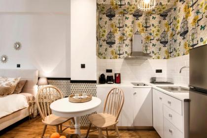 Designer renovated apartment in downtown Athens - image 15