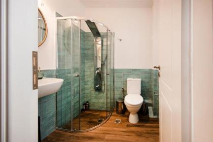 Designer renovated apartment in downtown Athens - image 17