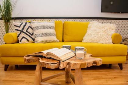 Designer renovated apartment in downtown Athens - image 9