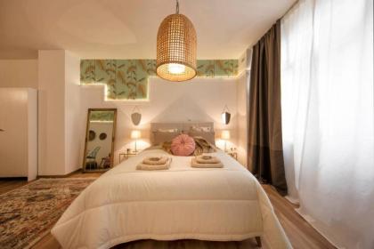 Exquisite apartment in the center of Athens - image 13