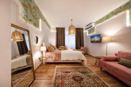 Exquisite apartment in the center of Athens - image 2