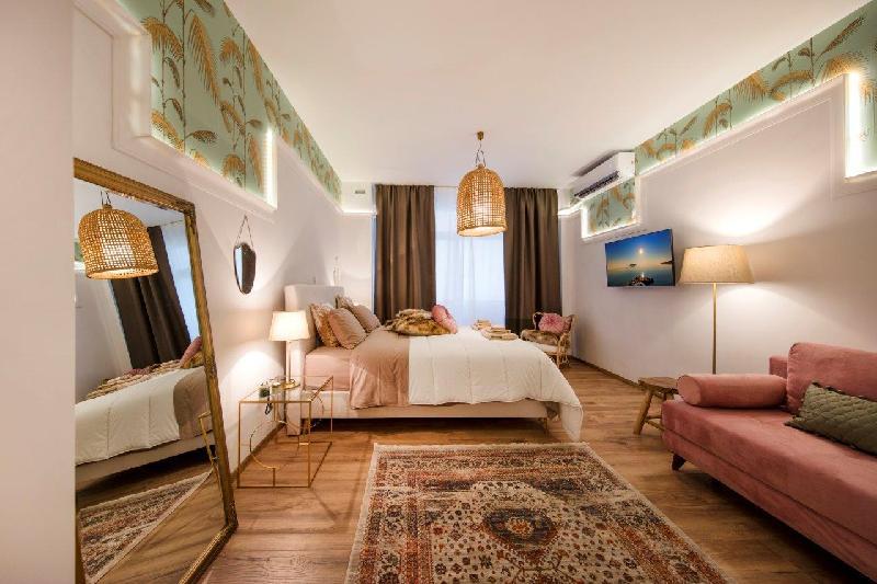 Exquisite apartment in the center of Athens - image 2