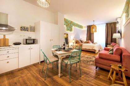 Exquisite apartment in the center of Athens - image 3