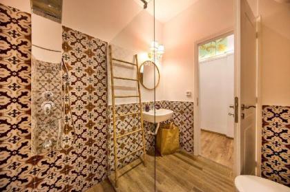Exquisite apartment in the center of Athens - image 4