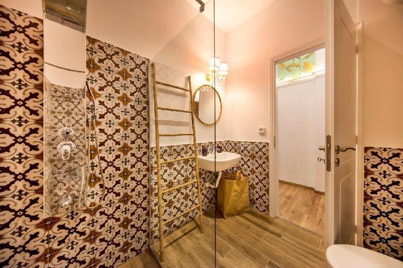 Exquisite apartment in the center of Athens - image 4