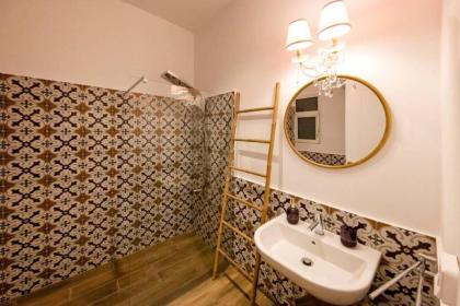 Exquisite apartment in the center of Athens - image 9