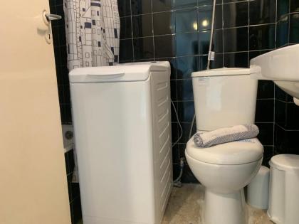 Stay central Athenian flat - image 5