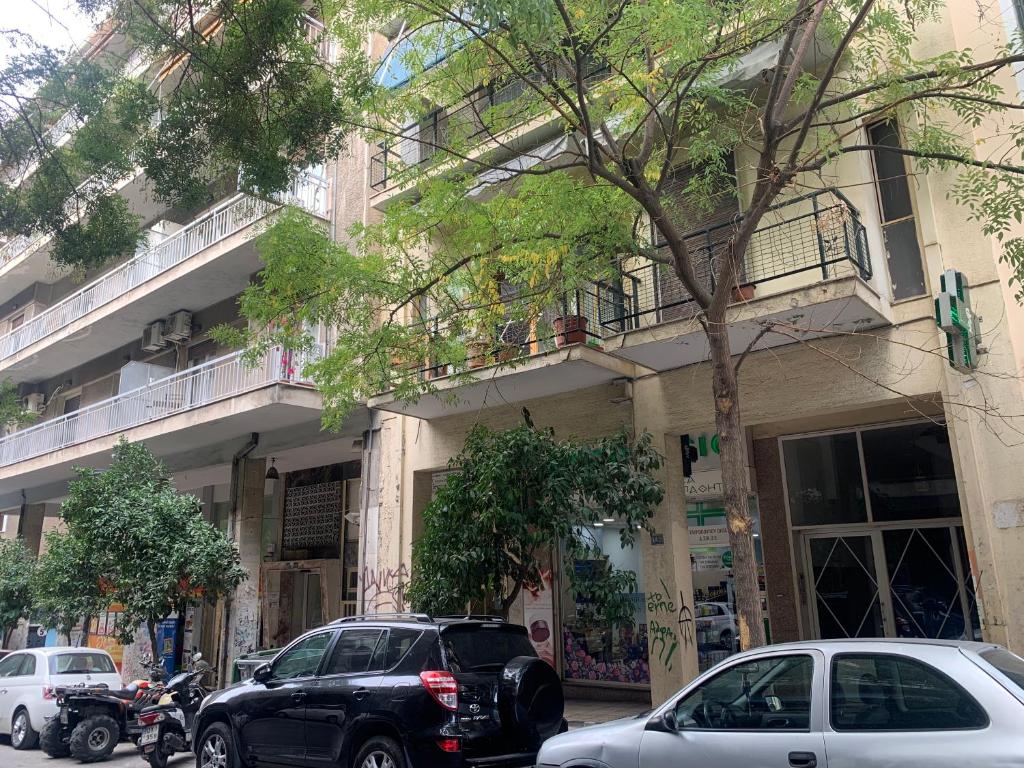 Stay central Athenian flat - image 6