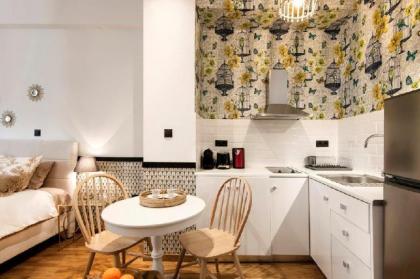 Designer renovated apartment in downtown Athens