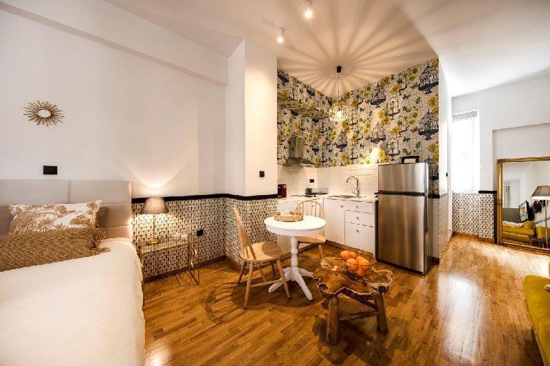 Designer renovated apartment in downtown Athens - image 4