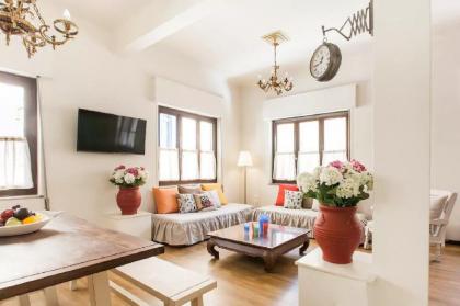 Art House for 8 people! Under the Acropolis!