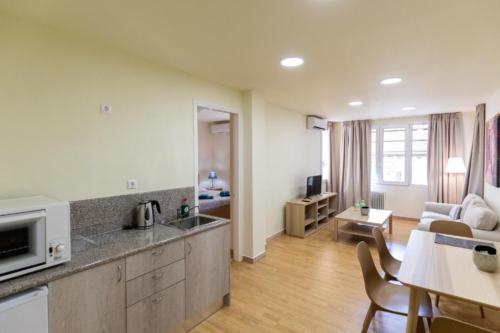 Athens Kyniska Urban Apartment - image 3