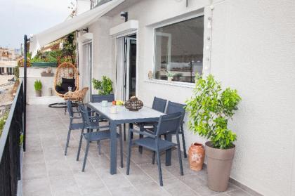 Cozy Penthouse with Stunning view to Acropolis! - image 3