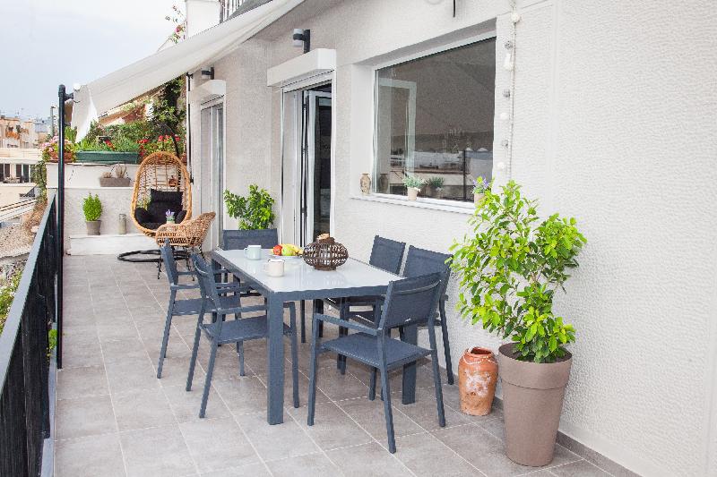 Cozy Penthouse with Stunning view to Acropolis! - image 3