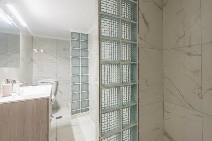Victoria Queens Suites Apartments - image 11