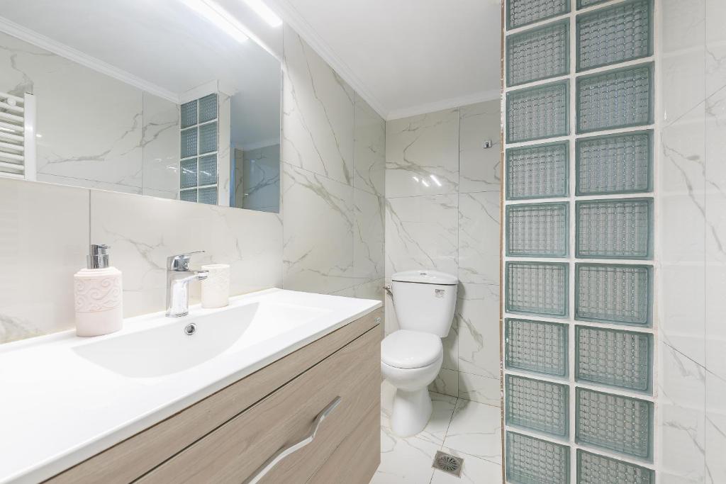 Victoria Queens Suites Apartments - image 2