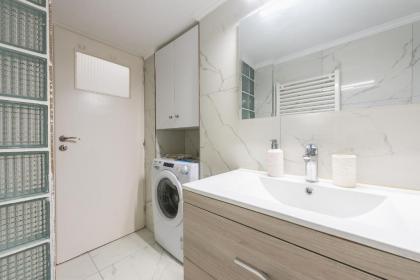 Victoria Queens Suites Apartments - image 4