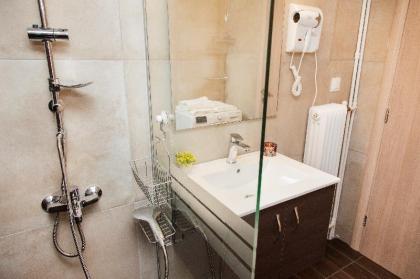 Restfull Fully Renovated APT in Thisio (sleeps 6)! - image 2