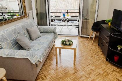Restfull Fully Renovated APT in Thisio (sleeps 6)! - image 3