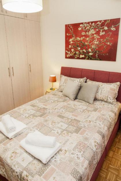 Restfull Fully Renovated APT in Thisio (sleeps 6)! - image 4