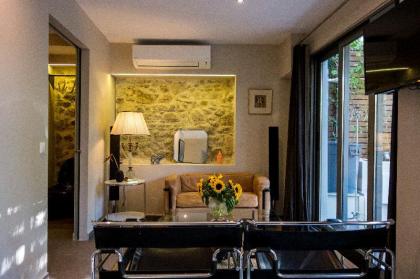 Garden Suite with spa by the Acropolis - image 2