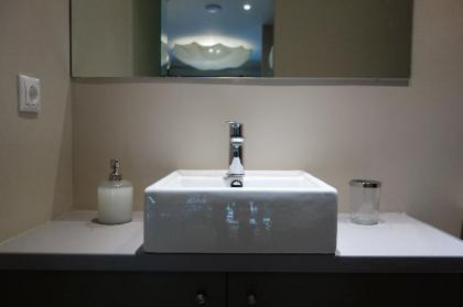Garden Suite with spa by the Acropolis - image 3
