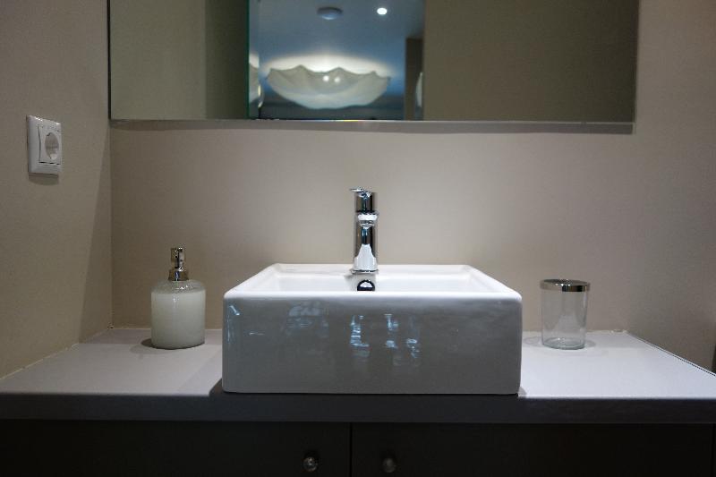 Garden Suite with spa by the Acropolis - image 3