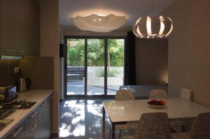Garden Suite with spa by the Acropolis - image 4