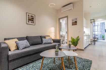 Apollo 13 Plenty Apartments Athens 