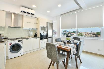 AEOLIS SUITES  Ancient Athens at your window!