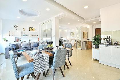 AEOLIS SUITES  Ancient Athens at your window! - image 4