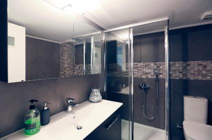 Freshly Refurbished flat in Central Koukaki - image 9