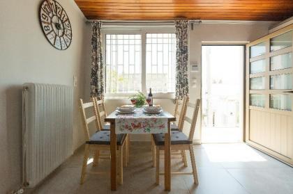 Splendid Views from a Cozy Cottage with a Garden  - image 2
