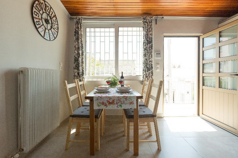 Splendid Views from a Cozy Cottage with a Garden  - image 2