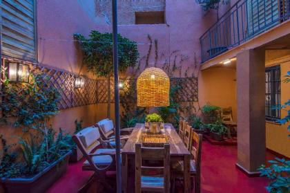 Art Pantheon - Suites & Apartments - image 11