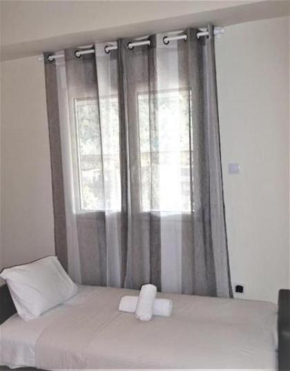Gazi apartment with Acropolis views - image 4