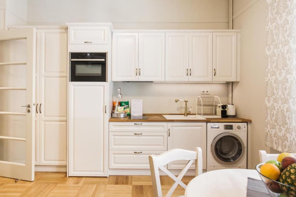 Plaka City Centre Studio - main image
