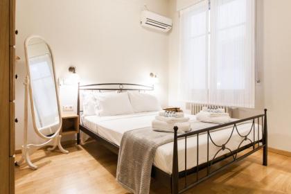 Plaka City Centre Studio - image 10