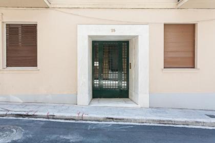 Plaka City Centre Studio - image 2