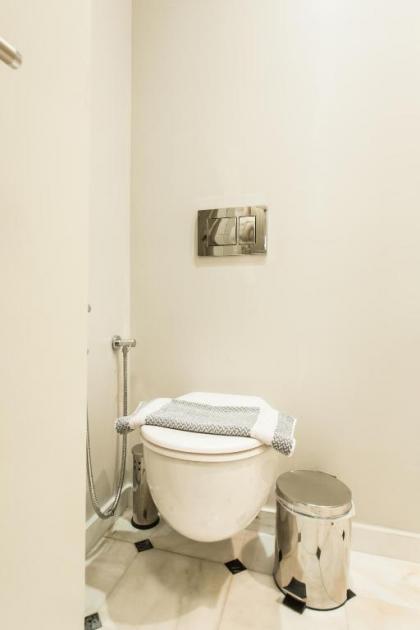 Plaka City Centre Studio - image 3