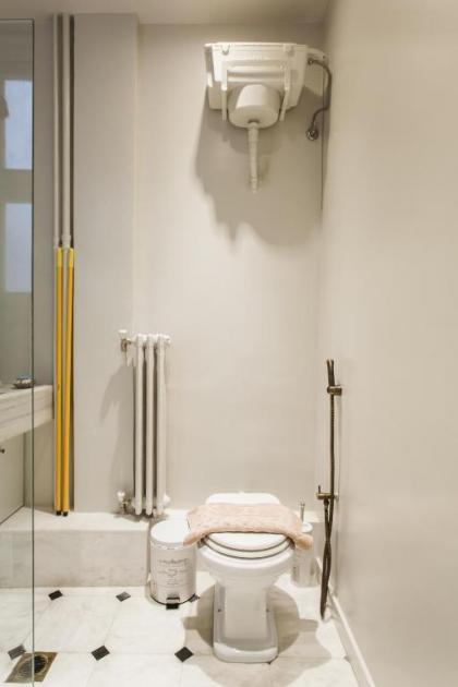 Plaka City Centre Studio - image 5