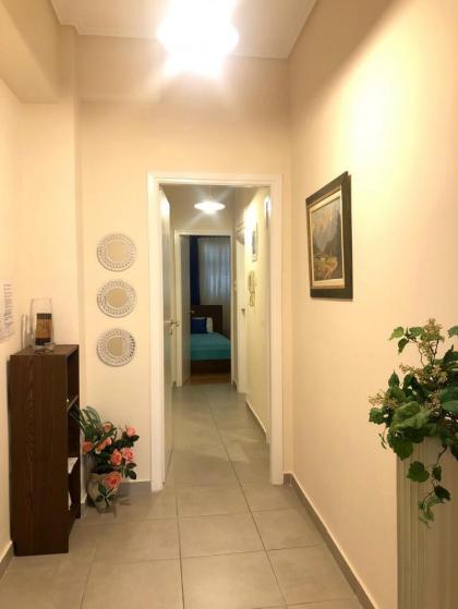 Koukaki Acropolis Apt Great Location - image 8