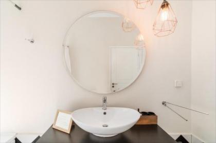 Athenian Apartment in the center with Jacuzzi - image 4