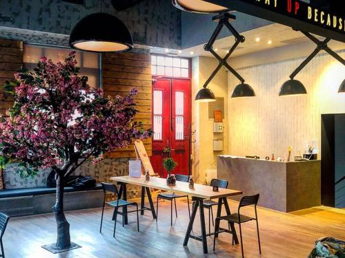 Iconic Athens Hostel - image 2