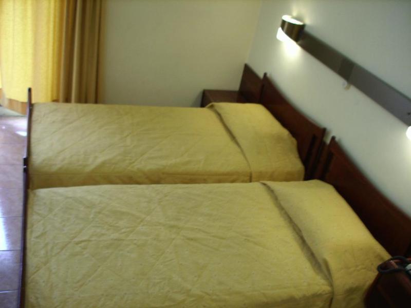 Claridge Hotel - image 2