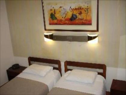 Claridge Hotel - image 3