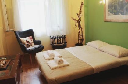 Friendly apartment only 6 min from underground Athens 