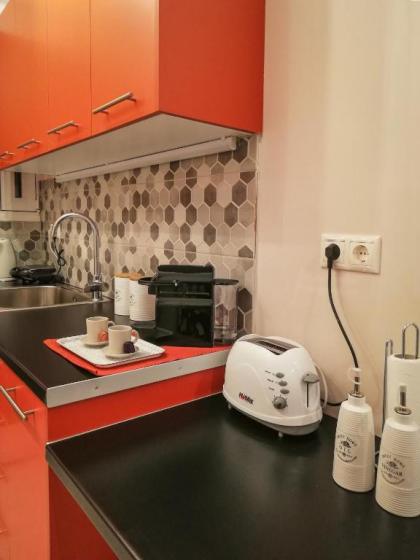 Elegant & Modern Apartment In The Heart Of Athens - image 6