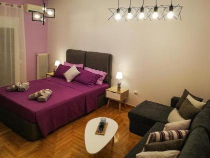 Elegant & Modern Apartment In The Heart Of Athens - image 8