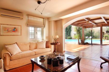 Oasis Pool House by GHH - image 14